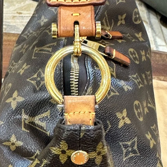 Louis Vuitton Sully MM - Picture 2 of 16